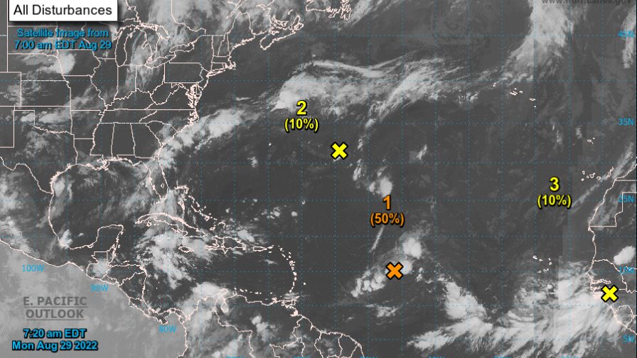 Autoridades vigilan disturbio tropical en el Atlántico con 50 % de probabilidad de convertirse en ciclón