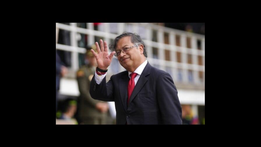 Petro arranca su Presidencia con una aprobación del 56 %, según una encuesta