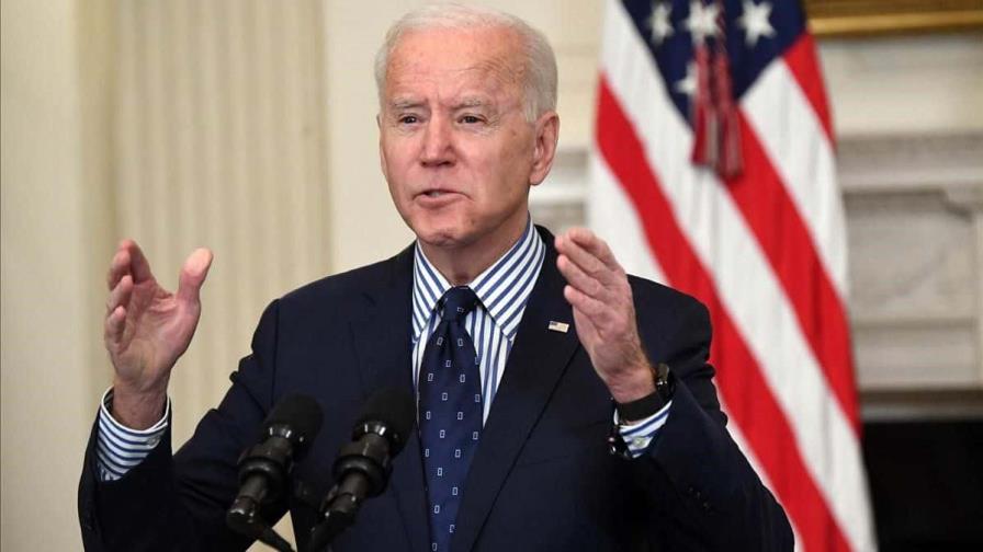 Biden condena los ataques de republicanos al FBI tras el registro a Trump