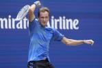 Los campeones del US Open Medvedev, Murray ganan; Ucrania aturde a Halep