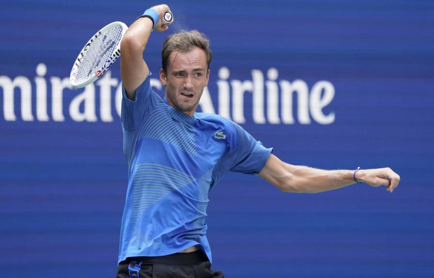 Los campeones del US Open Medvedev, Murray ganan; Ucrania aturde a Halep