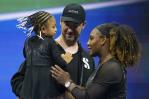 La hija de Serena, Olympia, luce perlas, como su mamá hace años La hija de Serena, Olympia, luce perlas, como su mamá hace años