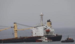 Buque accidentado comienza a verter líquido hidráulico al mar en Gibraltar