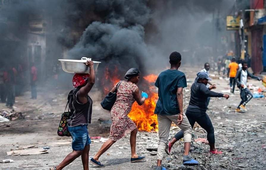 Al menos un muerto y once heridos durante una protesta en Haití