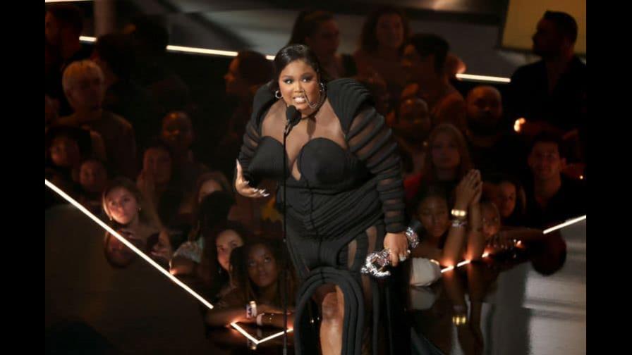 Lizzo revive el icónico sujetador cono de Madonna en los VMAs 2022 Lizzo revive el icónico sujetador cono de Madonna en los VMAs 2022