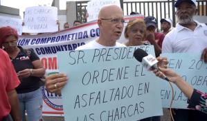 Comunitarios del sector Las Charcas realizan piquete frente a Obras P&uacute;blicas de Santiago