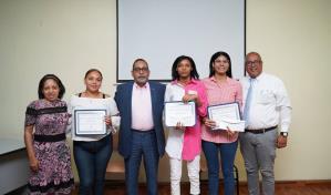 Entregan 90 mil pesos a tres estudiantes del Liceo Juan Pablo Duarte por excelencia académica