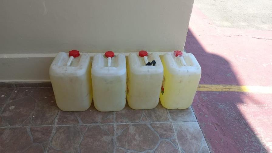 Apresan a cinco haitianos con garrafones de gasolina en Dajabón