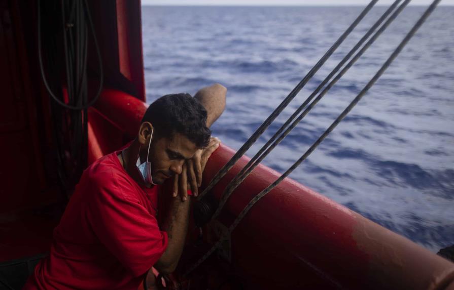 Rescatan unos 460 migrantes en el mar y piden que países los reciban