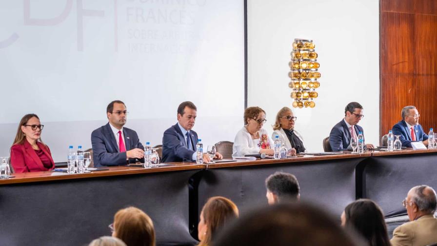 Reconocidos abogados franceses y latinoamericanos se dieron cita en el IV Coloquio Domínico-Francés sobre Arbitraje Internacional Reconocidos abogados franceses y latinoamericanos se dieron cita en el IV Coloquio Domínico-Francés sobre Arbitraje Internacional