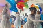Decenas acuden a mini concierto de danzas cristianas