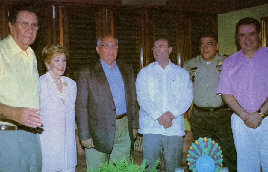 Expresidente Mijaíl Gorbachov visitó República Dominicana en el año 2001