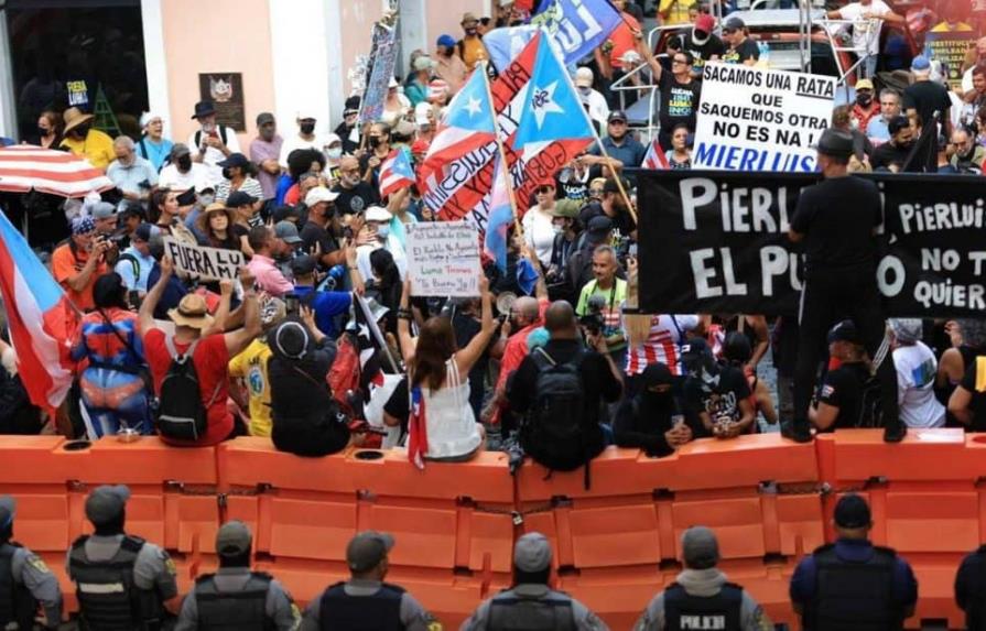 Protestan en San Juan contra ente fiscal y empresa eléctrica de Puerto Rico