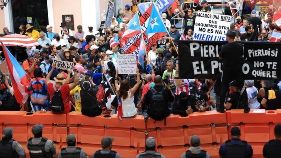 Protestan en San Juan contra ente fiscal y empresa eléctrica de Puerto Rico