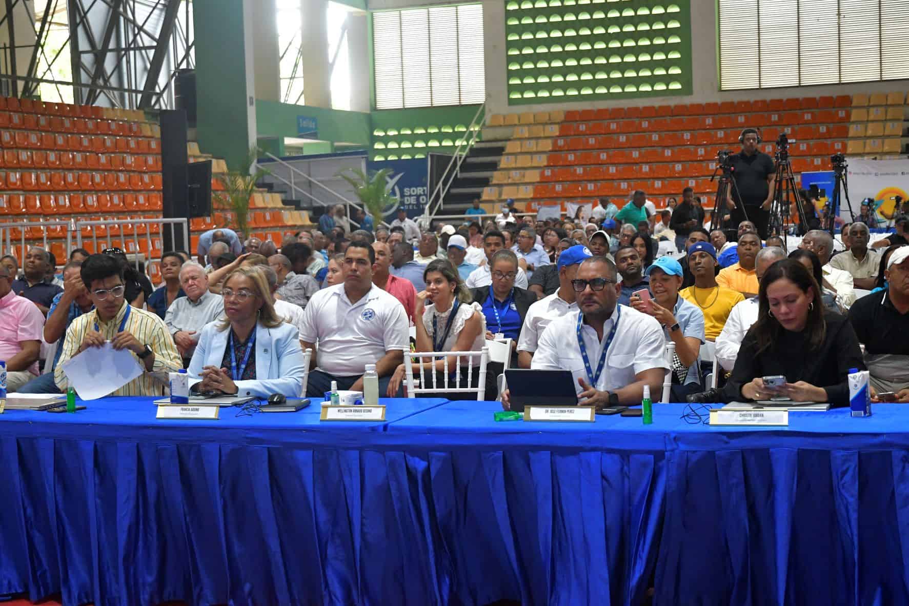Más de 3,000 profesionales participaron en el sorteo.