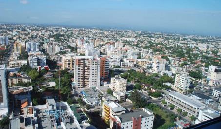 Altas tasas de interés disminuyen inversión y consumo, según economistas