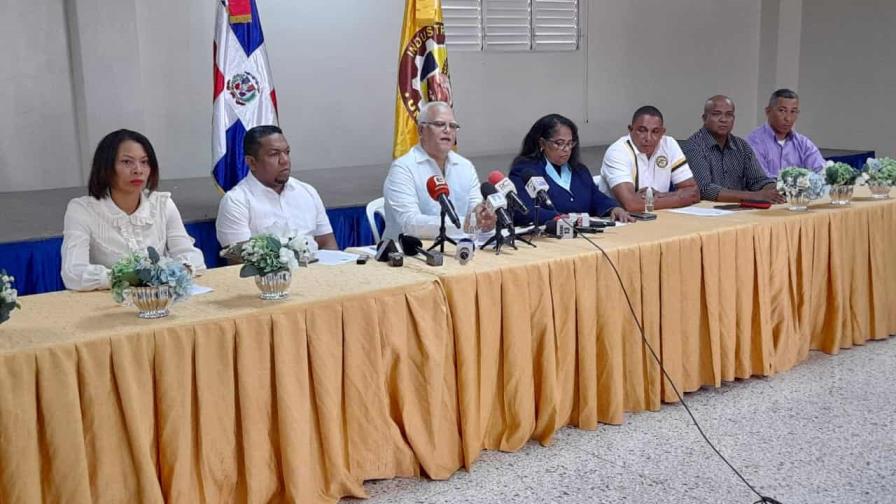 Denuncian Inabie adjudicó a importadora de pollo 99 millones en pan y galletas