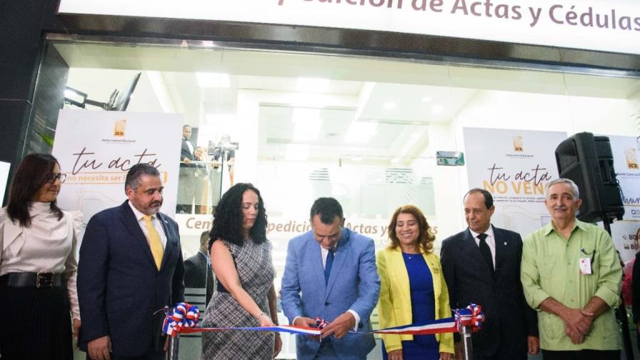 JCE ha emitido más de 30 mil actas de nacimiento en centros instalados en plazas comerciales JCE ha emitido más de 30 mil actas de nacimiento en centros instalados en plazas comerciales