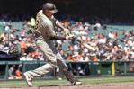 Machado produce 3; Padres barren a Gigantes