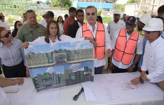 Luis Abinader destaca programa de renovación y reestructuración en San Francisco de Macorís