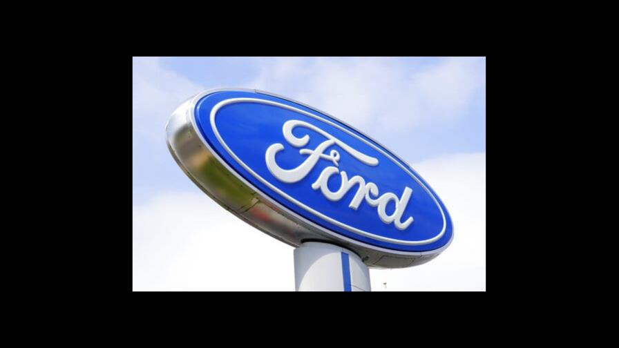 Ford reporta fallas en ventiladores de 200,000 camionetas de SUVs