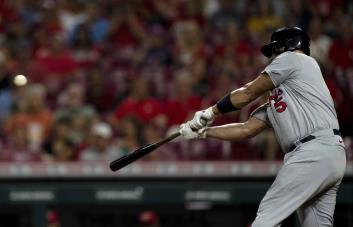 VIDEO | Dominicano Pujols define triunfo de Cardenales sobre Rojos en 13 innings