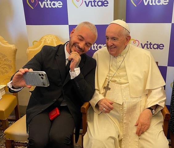 J Balvin: Estoy seguro de que al papa Francisco le gusta el reguetón