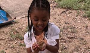 Cardi B responde a críticas de que su hija vacaciona en una casucha en RD