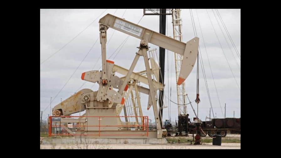 El petróleo de Texas abre con una bajada del 2.01 %, hasta los 87.67 dólares
