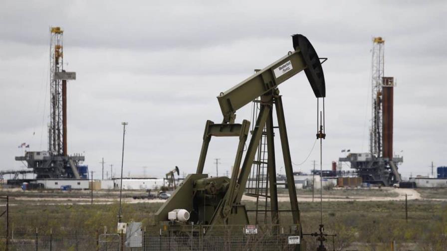 El petróleo de Texas abre con una bajada del 2.01 %, hasta los 87.67 dólares