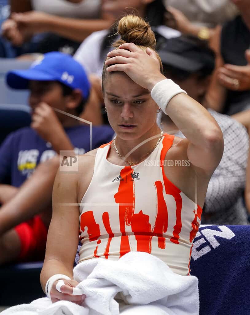 Maria Sakkari, de Grecia, reacciona después de perder un punto ante Wang Xiyu, de China, durante la segunda ronda del Abierto de Estados Unidos, el miércoles 31 de agosto de 2022, en Nueva York. 