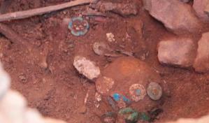 Descubren en Perú tumba de sacerdote de 3,000 años de antigüedad