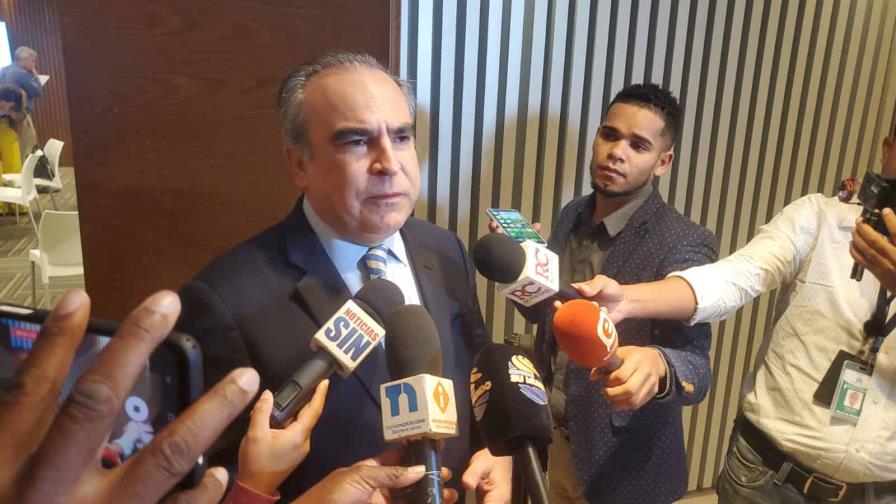 Piden a las autoridades monetarias atender caída del dólar