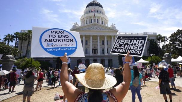 Aprueban en California propuestas para facilitar acceso a aborto
