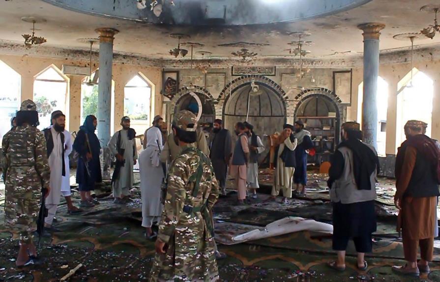 Elevan a 18 los muertos en un atentado cerca de una mezquita en Afganistán