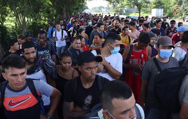 Nueva caravana con unos 400 migrantes parte desde la frontera sur de México