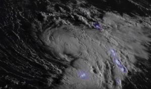 Huracán Danielle, casi estacionario en aguas abiertas del Atlántico