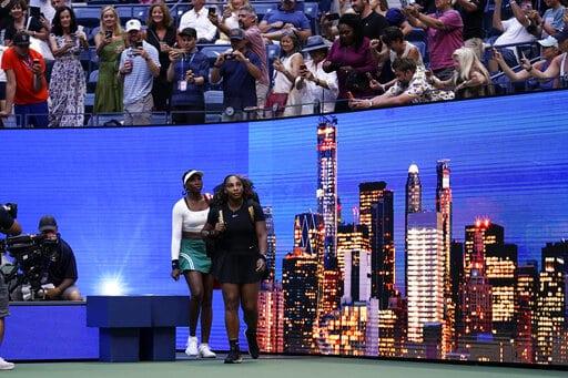 Serena y Venus caen en primera ronda de dobles del US Open