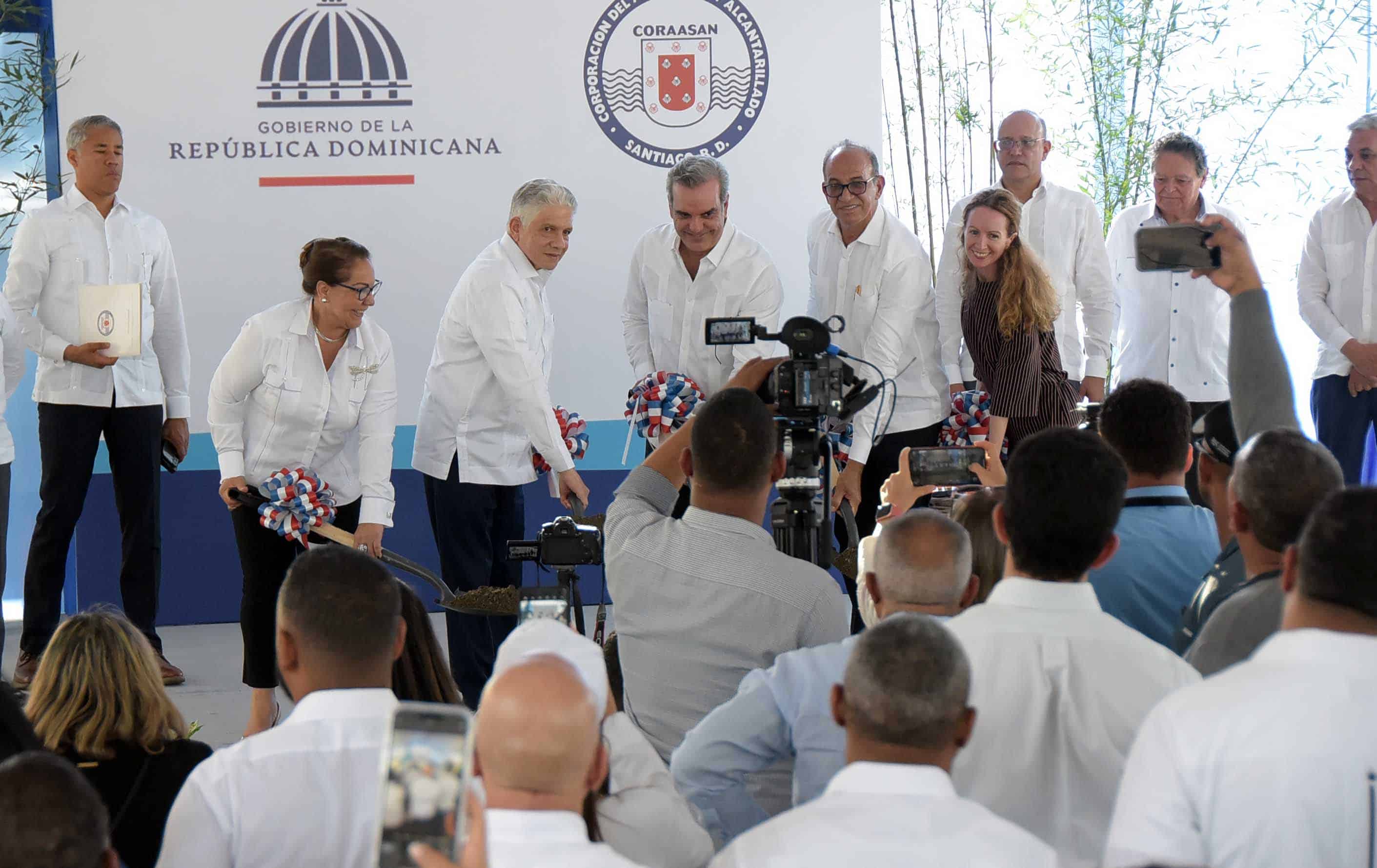 El presidente Luis Abinader deja iniciada obra en Santiago.