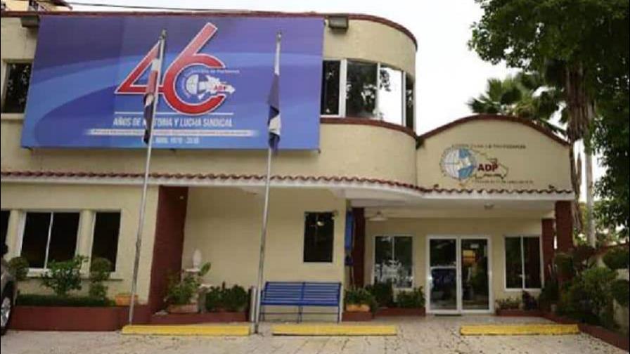 En Boca Chica, la ADP instruyó a los docentes a no integrarse a las aulas