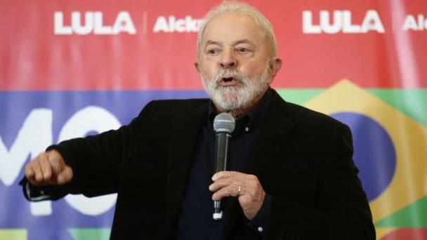 Ventaja de Lula sobre Bolsonaro se reduce a 13 puntos en Brasil, según encuesta