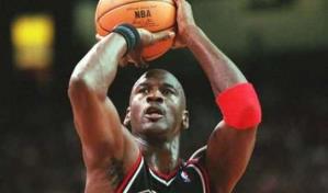 Nadie puja por zapatillas firmadas por Michael Jordan en una subasta turca