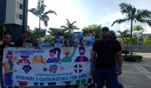 Estudiantes que exigen tres cuatrimestres piden al rector de la UASD que los reciba