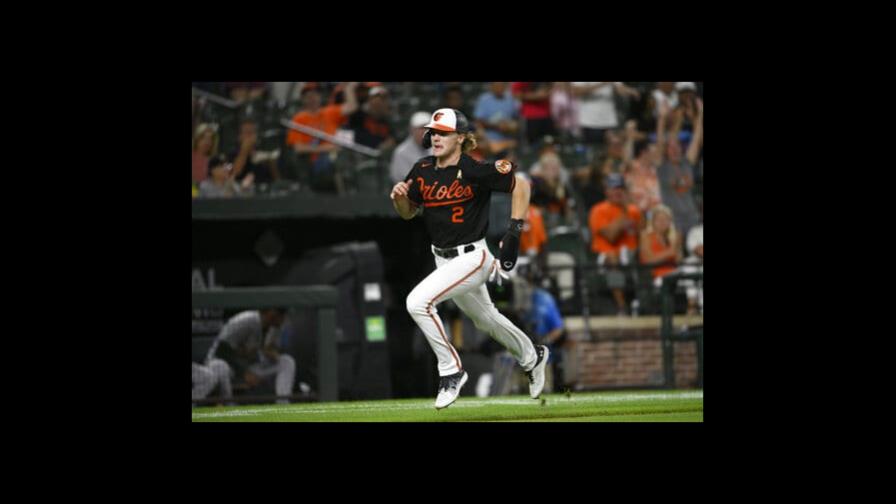 Henderson pega par de dobles al debutar en Baltimore