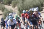 Carapaz gana otra etapa en la Vuelta, Roglic recorta tiempo a Evenepoel Carapaz gana otra etapa en la Vuelta, Roglic recorta tiempo a Evenepoel