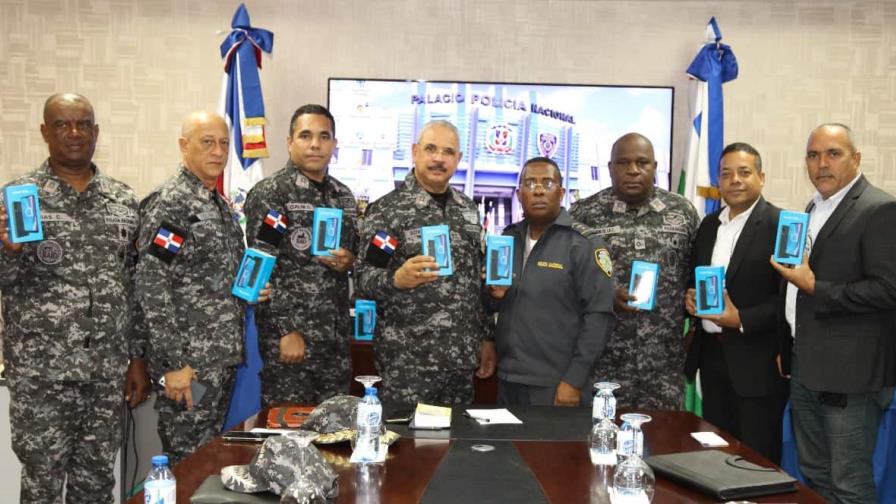 Policía entrega 612 dispositivos de identificación y depuración biométrica de ciudadanos