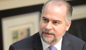 Decreto | Abinader ratifica en la Superintendencia de Bancos a Alejandro Fernández