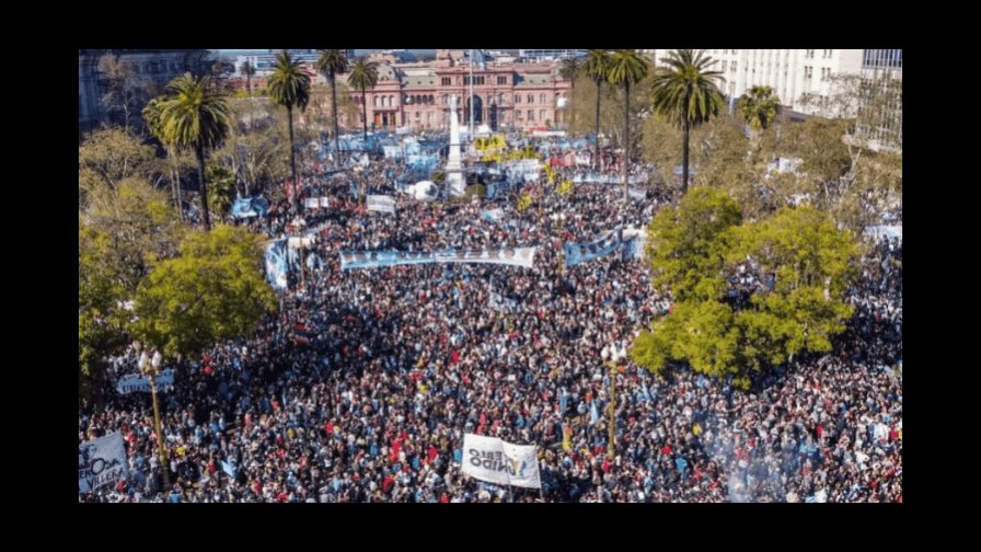 Multitudinarias manifestaciones repudiaron atentado contra Cristina Fernández en Argentina