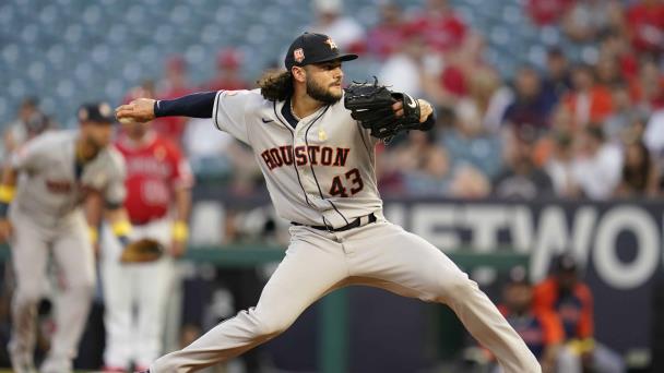 VIDEO | McCullers brilla de nuevo y Astros superan a Angelinos
