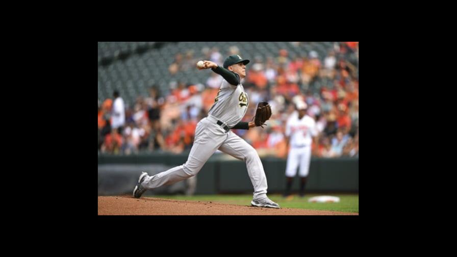 Martínez y Atléticos frenan racha de Orioles con blanqueada